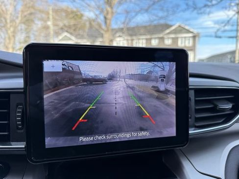 Used 2022 Ford Explorer XLT w/ Equipment Group 202A image 12