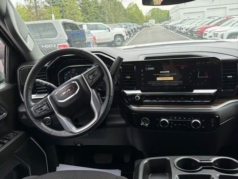 Used 2024 GMC Sierra 1500 Elevation AWD/4WD image 9