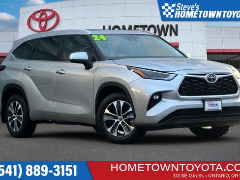 Used 2024 Toyota Highlander XLE image 1