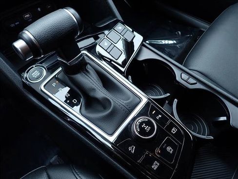 Used 2025 Kia Sportage EX AWD/4WD image 19