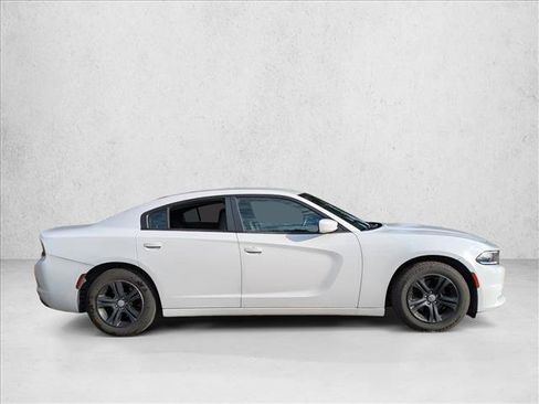 Used 2015 Dodge Charger SE image 4