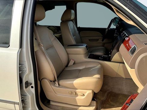 Used 2013 Chevrolet Avalanche LTZ image 7