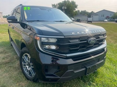 Used 2025 Ford Expedition Max Active AWD/4WD image 1