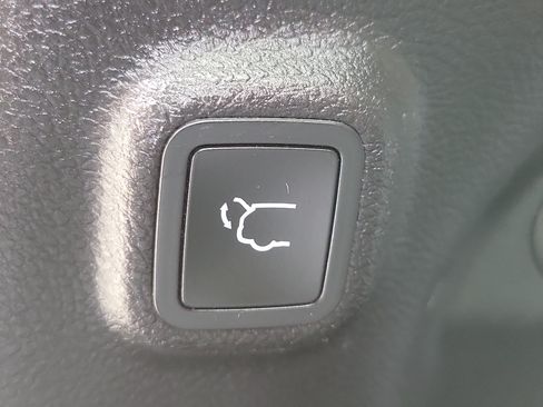 Used 2021 Jeep Cherokee Limited FWD image 8