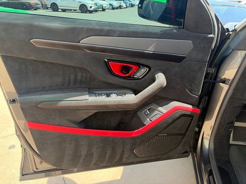 Used 2024 Lamborghini Urus Performante AWD/4WD image 15