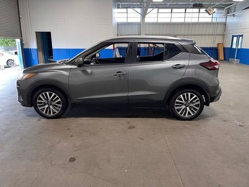 Used 2023 Nissan Kicks SV image 6
