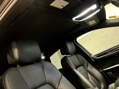 Certified 2025 Porsche Macan AWD/4WD image 27