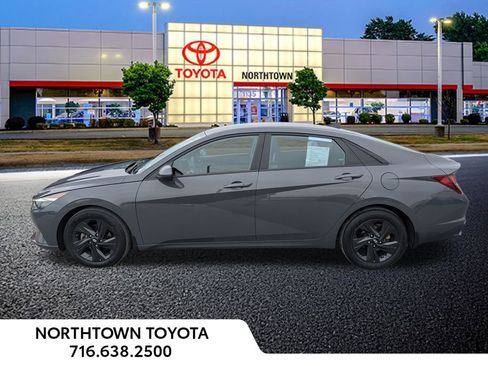 Used 2023 Hyundai Elantra SEL image 2