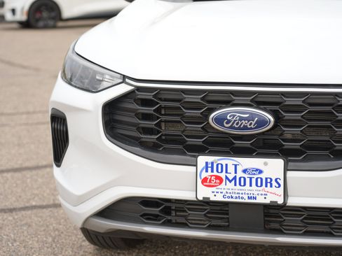 Used 2023 Ford Escape ST-Line w/ Tech Pack #1 AWD/4WD image 11
