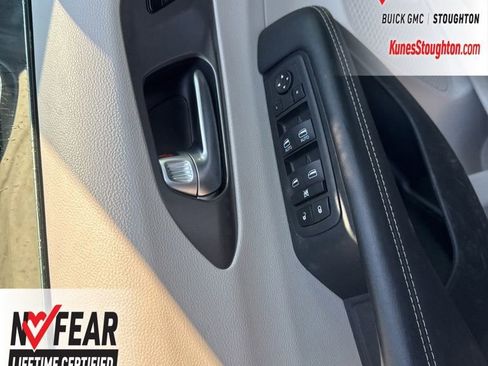 Used 2023 Chrysler Pacifica Touring-L image 19