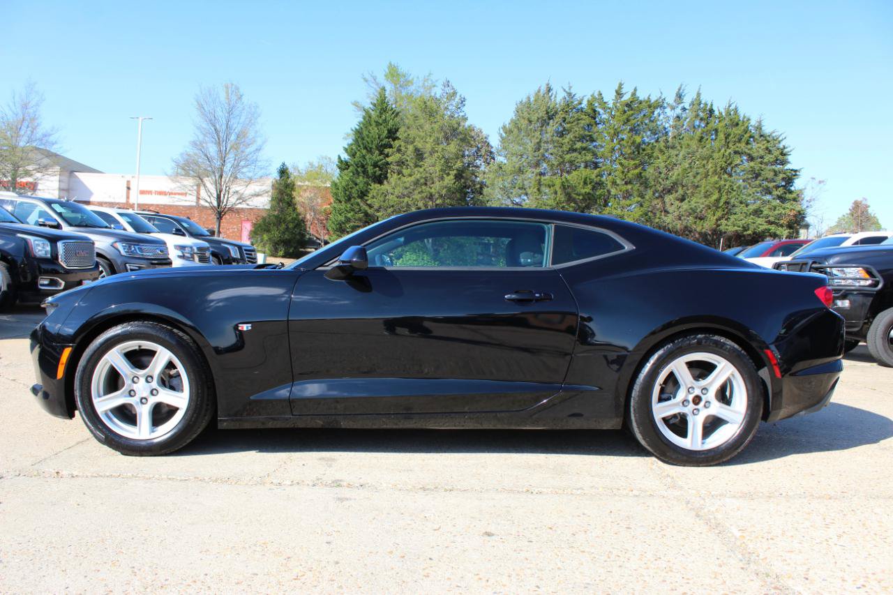Used 2020 Chevrolet Camaro LT RWD image 3