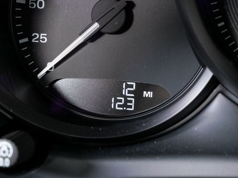 New 2026 Porsche Macan AWD image 12