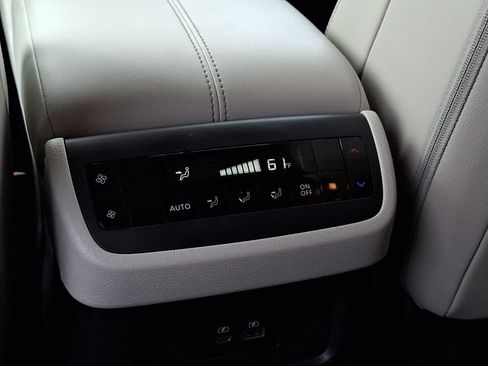 Used 2023 Nissan Pathfinder SL AWD/4WD image 13