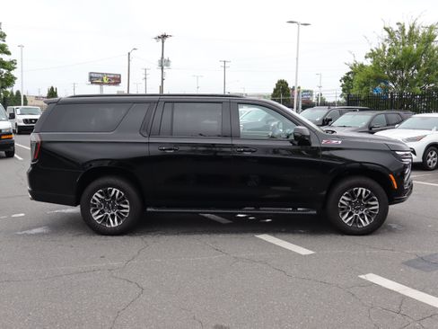 Used 2026 Chevrolet Suburban Z71 w/ Comfort Package AWD/4WD image 11