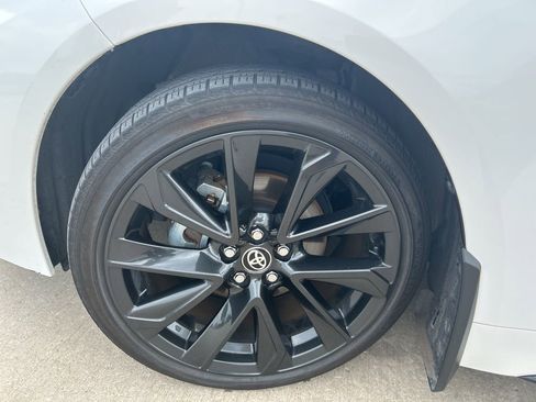 Used 2025 Toyota Corolla SE w/ SE Premium Package image 7