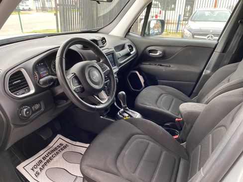 Used 2020 Jeep Renegade Latitude AWD/4WD image 3