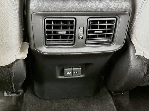 Used 2022 Toyota RAV4 XLE w/ Convenience Package FWD image 12