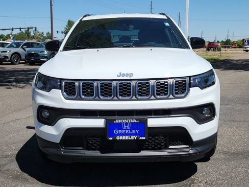 Used 2025 Jeep Compass Latitude AWD/4WD image 8