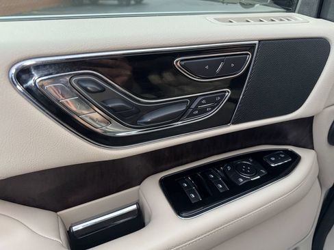 Used 2019 Lincoln Navigator L Reserve AWD/4WD image 14