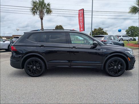 Used 2022 Volkswagen Tiguan SE R-Line AWD/4WD image 2