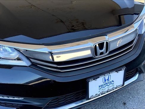 Used 2017 Honda Accord EX-L image 32