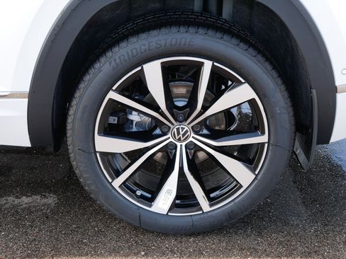 New 2026 Volkswagen Atlas Cross Sport SEL Premium R-Line image 4