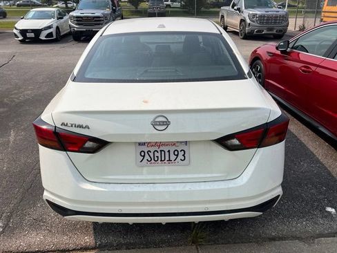 Used 2025 Nissan Altima 2.5 SV FWD image 4