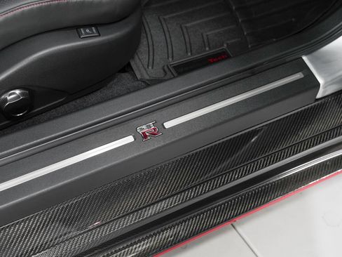 Used 2018 Nissan GT-R NISMO AWD/4WD image 33
