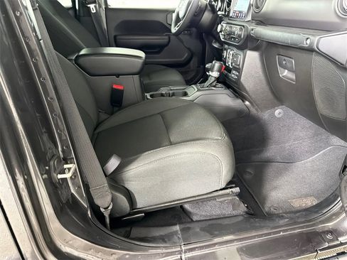 Used 2023 Jeep Gladiator Willys image 14