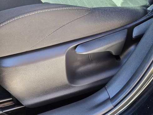 Used 2021 Toyota Corolla SE w/ Carpet Mat Package (TMS) FWD image 8