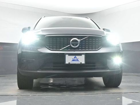 Used 2023 Volvo XC40 B5 Plus w/ Protection Package Premier AWD/4WD image 11