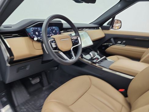Used 2025 Land Rover Range Rover Sport SE AWD/4WD image 12
