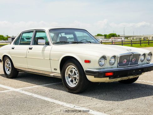 Used 1987 Jaguar XJ6 RWD image 12