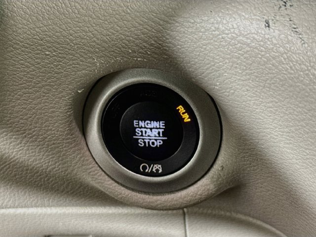 Used 2021 Chrysler Pacifica Touring-L FWD image 18