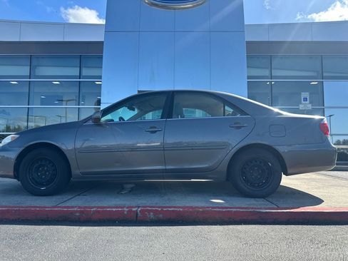 Used 2005 Toyota Camry LE image 1