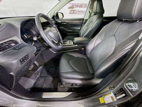 Used 2026 Toyota Highlander Platinum AWD/4WD image 28