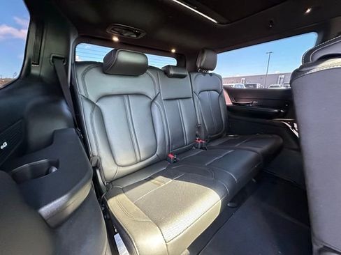 Used 2023 Jeep Wagoneer 4WD w/ Premium Group I image 36