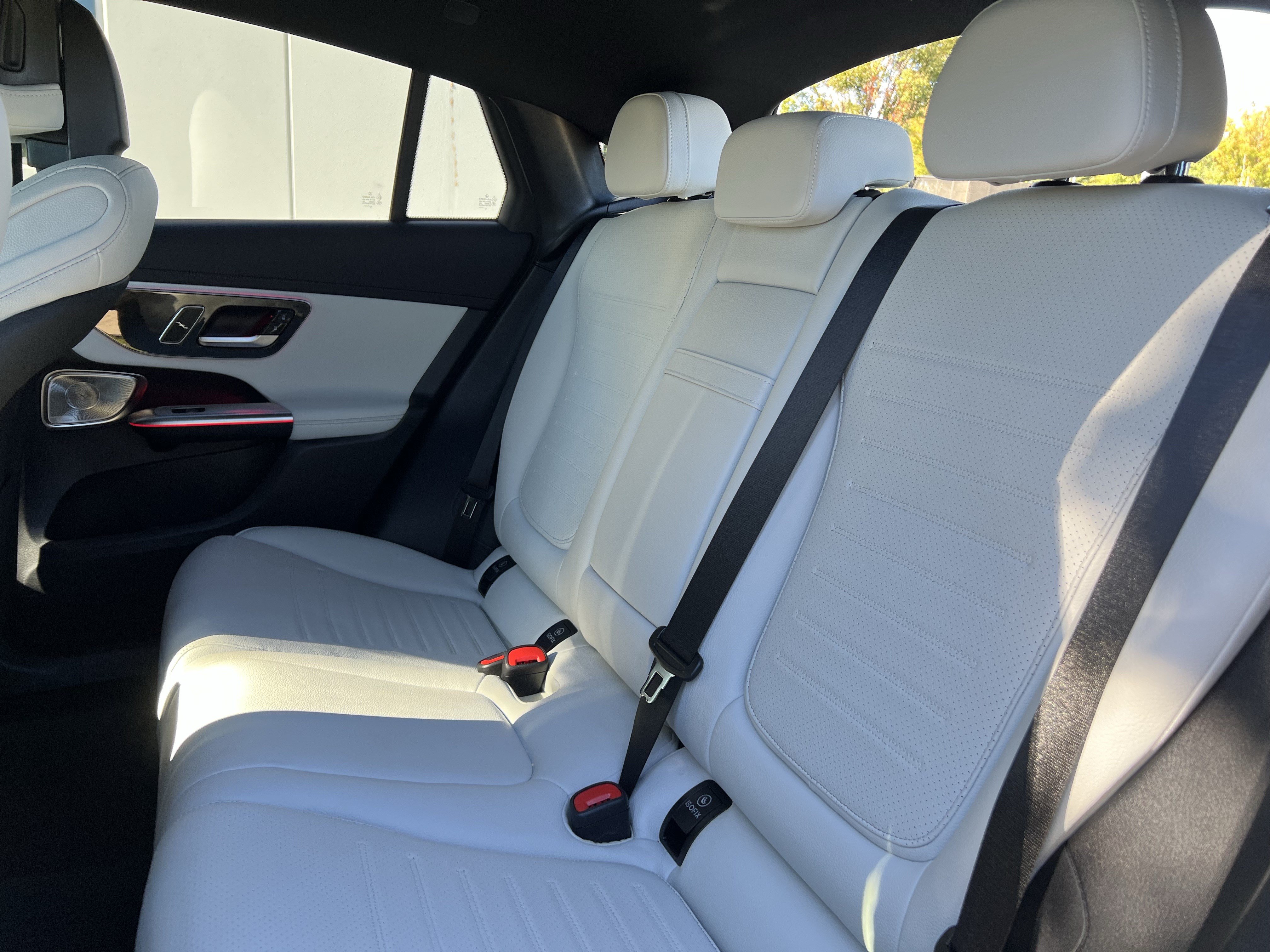 Used 2025 Mercedes-Benz GLC 300 4MATIC image 32