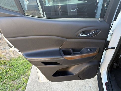 Used 2019 GMC Acadia SLE FWD image 34