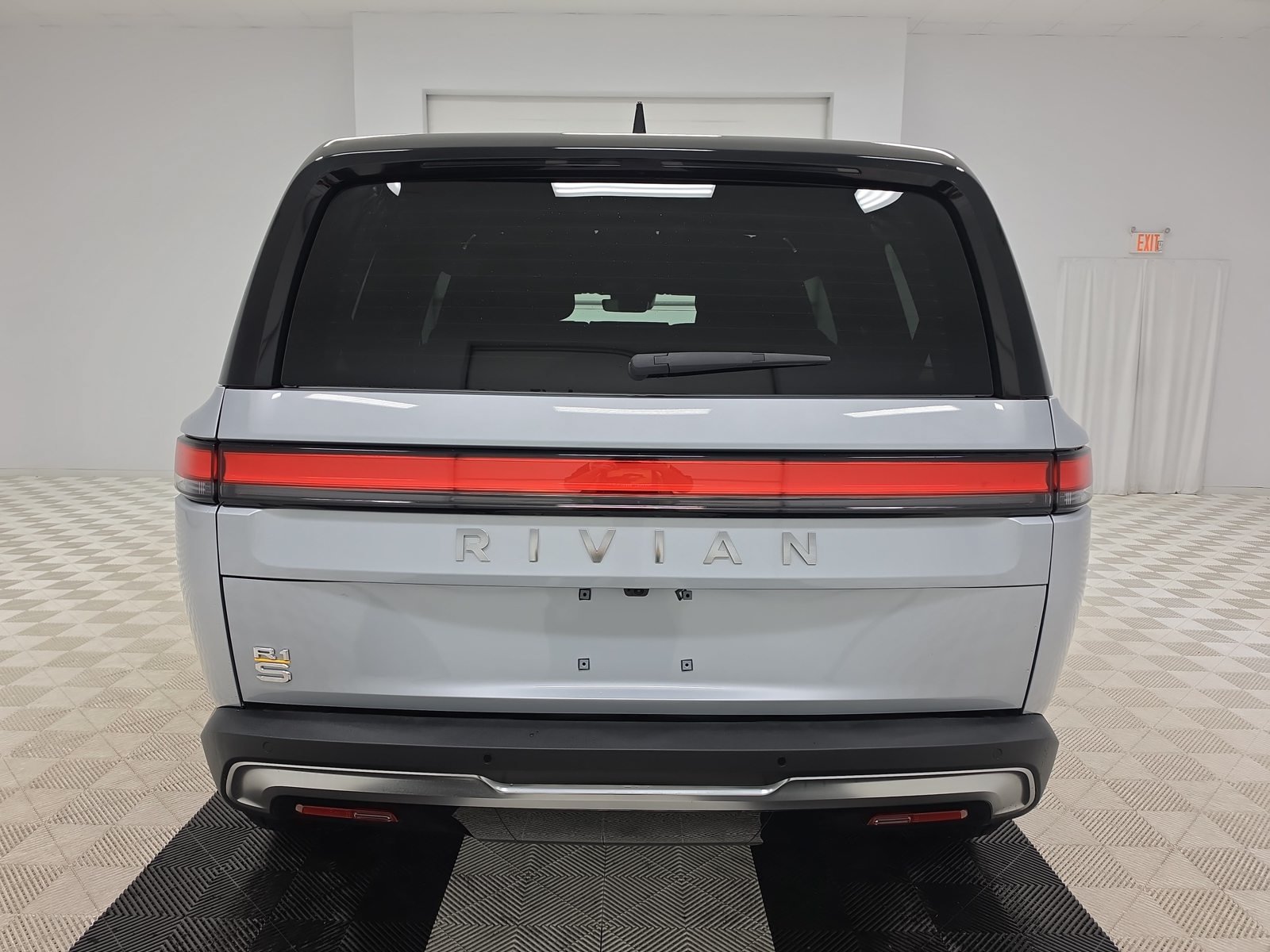 Used 2023 Rivian R1S Adventure Quad AWD/4WD image 4