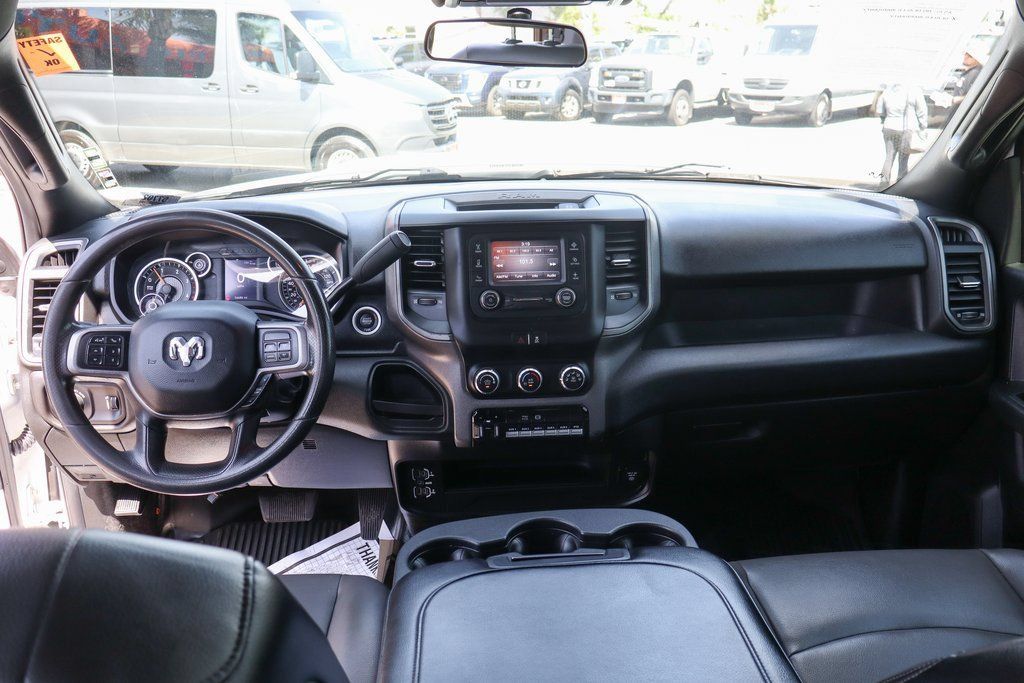 Used 2022 RAM 5500 Tradesman w/ Chrome Appearance Group RWD image 23