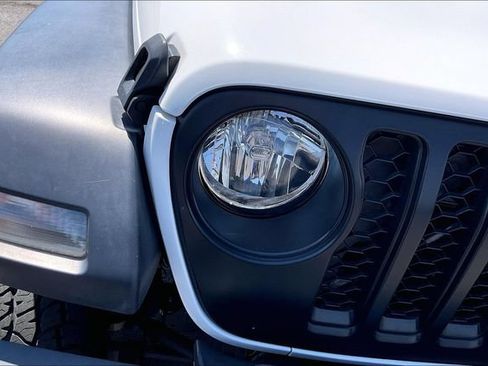 Used 2023 Jeep Gladiator Sport AWD/4WD image 31