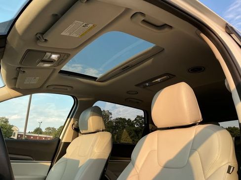 Used 2020 Kia Telluride S w/ S 8 Passenger Seating Package FWD image 22