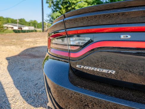 Used 2017 Dodge Charger R/T RWD image 10