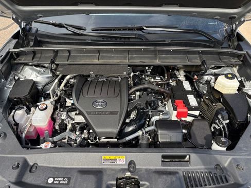 Certified 2025 Toyota Highlander XLE AWD/4WD image 9