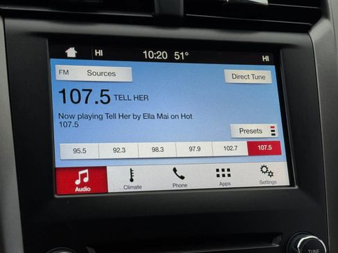 Used 2018 Ford Fusion SE w/ Fusion SE Technology Package FWD image 3