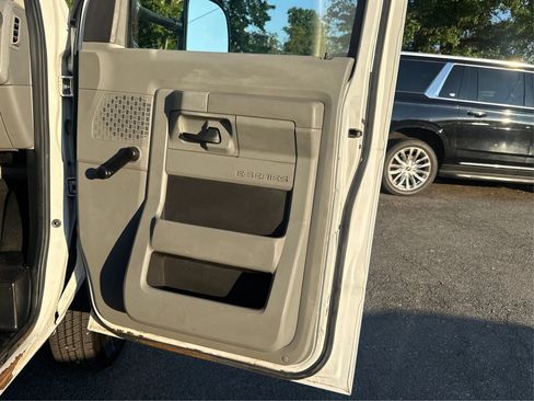 Used 2013 Ford E-350 and Econoline 350 Super Duty RWD image 13
