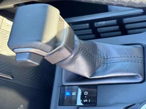 Used 2025 Toyota Tacoma SR5 AWD/4WD image 33