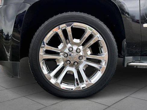 Used 2017 GMC Yukon SLT w/ Premium Edition image 8