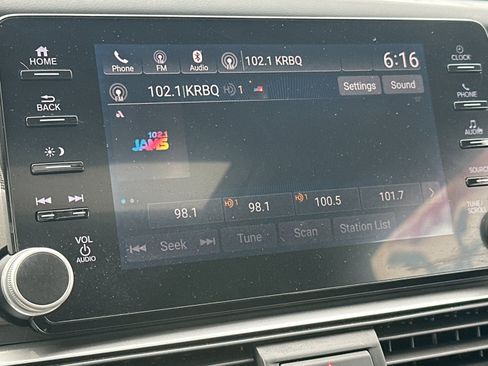 Used 2018 Honda Accord EX image 17